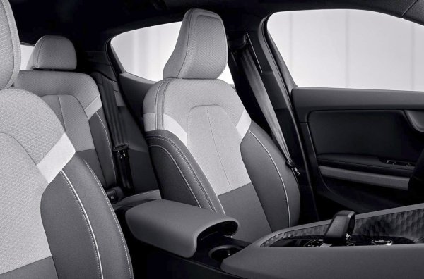 Това е едно от най-новите предложения на пазара, като се оказва, че и то има съществени слабости. Сред тях са неудобите и неприятни на допир седалки, които определено на се харесват на потребителите.