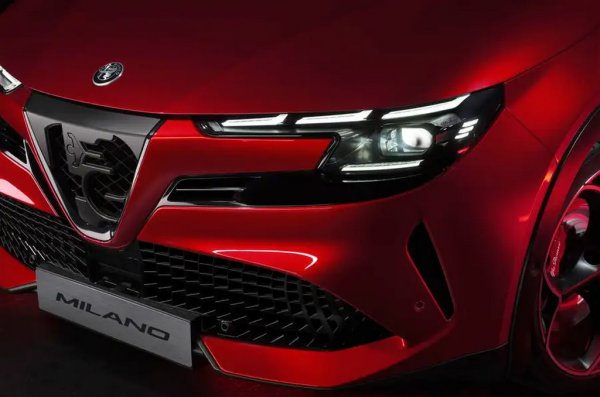 Официално са обявени само цените за италианския пазар, и то на стартовото ниво. Но по всяка вероятност те ще са приблизително същите и на останалите 28 пазара, където ще се предлага Milano, включително и в България. Това означава към 60 000 лева за базовата хибридна версия, и около 80 000 лева за по-скромната като мощност електрическа кола. 
