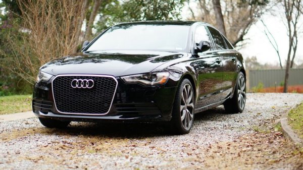 Отново се връщаме на модела с най много проблеми през последните 2 десетилетия. Тази версия на A6 стана обект на 6 сервизни акции, като две от тях са свързани с двигателите на модела и най-вече с тяхната охладителна система. Беше установено, че електрическата помпа с охлаждаща течност блокира заради натрупване на отломки или прегряване.

При първия опит за справяне с дефекта в Audi направиха актуализация на софтуера, но това определено не задоволи контролните органи. И те наредиха на германския производител отново да вкара в сервизите си всички автомобили с такъв проблем и да смени помпите с нови.