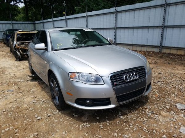 Седанът и кабриолетът станаха обект на 6 сервизни акции, като всички те бяха свързани с различни проблеми с въздушните възглавници. Най сериозният от тях беше открит, след като се оказа, че еърбегът на предната пътническа седалка просто се къса и на практика не осигурява защита, тъй като различни метални фрагменти преминават лесно през материала на възглавницата и нараняват пасажера.

Оказа се също, че конструкцията на въздушните възглавници често ръждясва, което съответно води до отказ и така прави този важен защитен елемент напълно неизползваем.