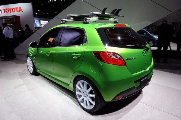 Автосалон Лос Анджелис 2009 / Mazda 2 Active2 Surf