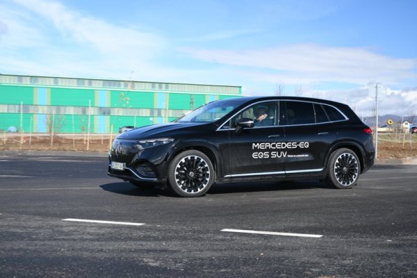 BMW 7-Series / i7

Lexus RX 

Mercedes-Benz EQE

Mercedes-Benz EQS SUV

Range Rover Sport