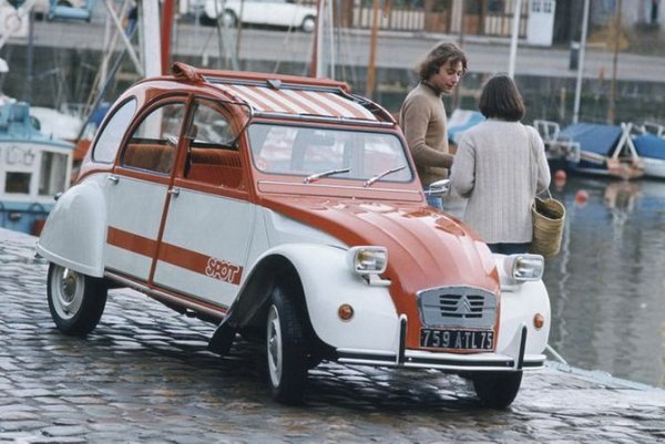 Двуцилиндровият бензинов двигател с въздушно охлаждане на Citroën с обем от 375 до 602 кубически метра започва истинския си живот на модела 2CV през 1948 г., въпреки че е създаден 9 години по-рано. Поставя се също така и на моделите Ami, Dyane и Mehari, а на Visa се поставя версия с обем от 652 кубика. Двигателят се използва в следните модели: Citroën 2CV, Acadiane, Ami, Bijou, Dyane и Mehari.