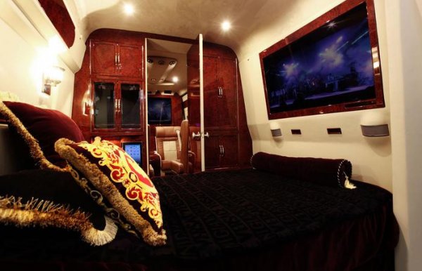 Mercedes-Benz Sprinter (L5-B) от Lexani Motorcars