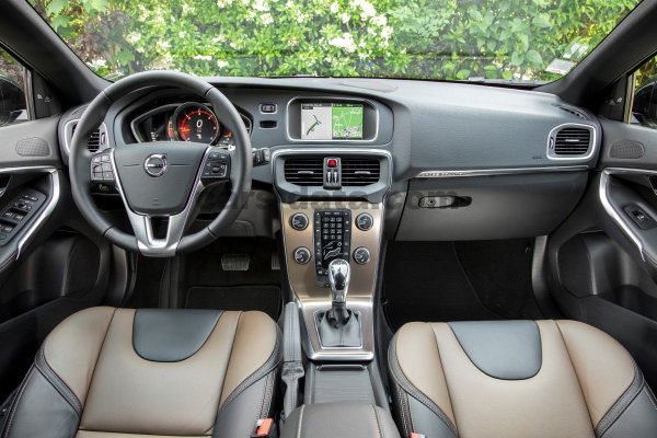 Тази кутия се среща при всички модели Volvo и Opel (Astra и по-големи), а също така на Citroen и Fiat, както и на някои Saab и Cadillac. Компактният и лек агрегат се произвежда от 2001 до 2018 г., като е претърпял три подобрения. 

Основният проблем произтича от факта, че в първите години на автоматичната скоростна кутия се смяташе за необслужваема, което е грешка. Очевидно всички постоянно триещите се повърхности се износват, а продуктите от износване се пренасят по маслените пътища и се натрупват в различни тесни места.

Наличието им в смазката ускорява износването, а самата смазка циркулира трудно. Към това трябва да се добави и неефективен топлообменник. Затова и не е изненадващо, че на много машини първите проблеми се появяват на 100 000 км, а на 150 000 вече има сериозни вибрации и приплъзване. Обикновено първо се налага подмяна на фрикционната накладка на преобразувателя на въртящия момент.