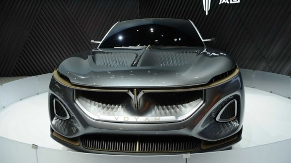 Нова луксозна марка за електрически автомобили, създадена от един от най-големите китайски производители - Dongfeng Motor (и основен акционер в PSA Peugeot Citroen). iFree изглежда достатъчно голям за три реда седалки, но още няма никакви сигурни данни за интериора, обхвата или цената. Наблюдателите в Пекин обаче го похвалиха като един от малкото китайски автомобили, който не изглежда като реплика на вече съществуващ чужд модел. 
