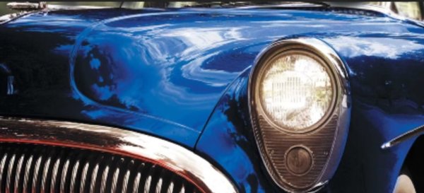 Buick 8 не е толкова откровено смъртоносeн като Кристин или камионите. Романът на Кинг от 2002 г. е за странен пътешественик, който изоставя превозно средство, което много прилича на Buick Roadmaster от 1953 г. на бензиностанция в западна Пенсилвания. Местните съхраняват автомобила в близката барака и оттам той започва да прави някакви странни неща. Изстрелва тиха лилава светлина и извънземни същества се разливат от ствола му. Тогава хората започват да изчезват.

В крайна сметка се открива, че Buick е нещо като портал. Той пренася хора и неща в други светове. В крайна сметка никой не е в състояние да го спре или да разреши мистериите му, но измамите на Buick изглежда забавят. Buick 8 се оказва странно допълнение към работата на Кинг, включваща убийствени превозни средства.