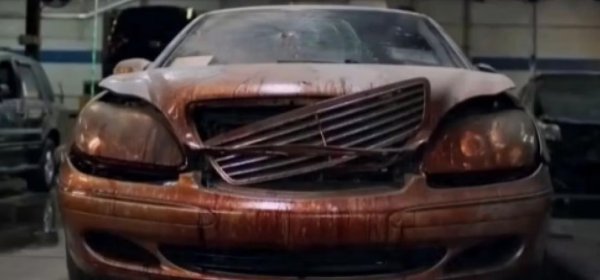 &bdquo;Мистър Мерцедес&ldquo; е начинанието на Стивън Кинг в твърдо сварената детективска фантастика. Става въпрос за убиец, който нарича себе си "Мистър Мерцедес", защото се е врязал с Mercedes в тълпа, убивайки няколко души и ранявайки други. Въпреки липсата на свръхестествени елементи романът на Кинг от 2014 г. наистина се върти около кола убиец, дори и да е просто обикновен Mercedes, управляван от истинско човешко същество