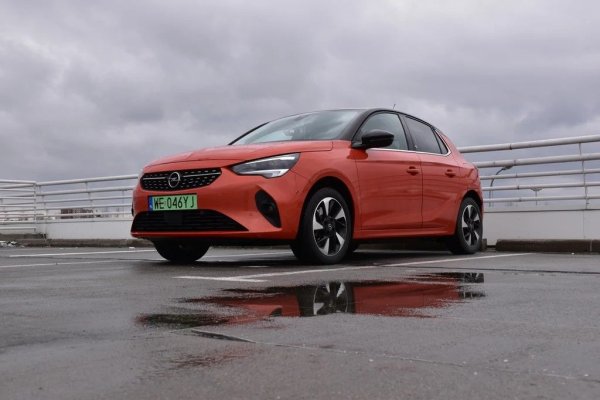 Рейтинг на надеждност: 72.2%

Най-честите неизправности: спирачки (7%), електричество на двигателя (7%), информационно-развлекателна система (7%).

Средна цена на ремонта: 61% безплатно, 6% - между 750 и 1000 лири.

Престой в сервиза: 66% за една седмица.
