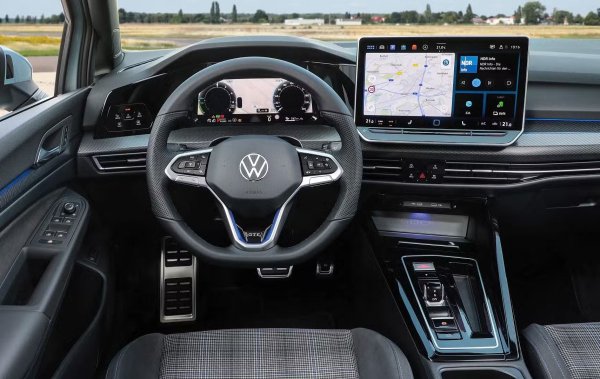 Този модел в тази класация вероятно не е бил очакван от никого, но както показва проучването, проведено сред собствениците, Golf с дизелов двигател е най-дефектният автомобил на Volkswagen. Проблемите се отнасят главно до електрониката, трансмисията и климатизацията.