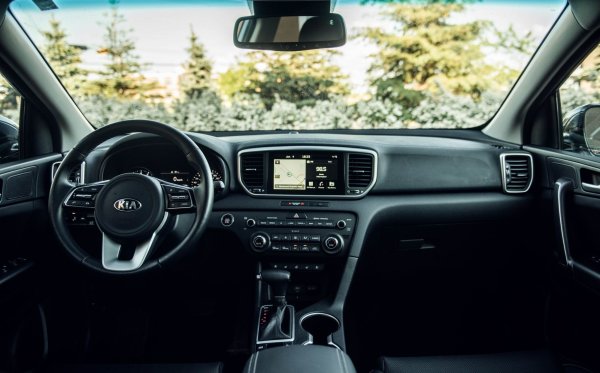 Присъствието на южнокорейския производител в тази класация е изненадващо, но Sportage с дизелов двигател не само зае четвърто място в общата класация, но е и най-дефектният семеен SUV. Всеки четвърти собственик се оплака от проблеми със задвижващия агрегат, а 25% от потребителите са посетили сервизния център поради повреда на скоростна кутия или съединител. За сравнение, бензиновите версии получиха рейтинг за надеждност от 93,4%.