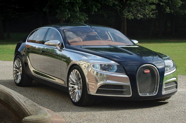 Мнозина наричат концептуалния Galibier "суперседан", но това не е така - отварящата се врата със стъкло на багажника показва, че това е хечбек (в краен случй лифтбек). Той е показан за първи път през 2009 т., като компанията Bugatti така и не коментира дали този звяр с 5 врати и W16 двигател, който може да развие 400 км, някога ще се появи в серийно производство. Автомобилът обаче е напълно готов, но така и не стига до конвейера.
