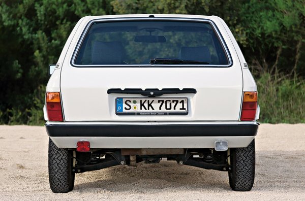 Хечбекът с 3 врати се появява благодарение на усилията на Ерих Ваксенберг, като е изграден на платформата, използвана за седана  W201. Малкото междуосие обаче затруднява управляемостта, особено при преминаване на неравности. В крайна сметка е решено, че 190 Е ще се произвежда само като седан, а Stadtwagen ще се превърне в раборатория за тестване на нови технически решения. Някои от тях са използвани при първата A-Class и при оригиналния Smart.
