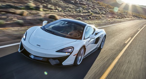 Въпреки буквите GT в името си, моделът 570 е част от спортната гама на британския производител. Всъщност, това си е 570S, но с по-удобна кабина и багажник в стила на хечбек. Той е само с 2 км/ч по-бърз от "брат" си GT, като се продава за горе-долу същата сума.
