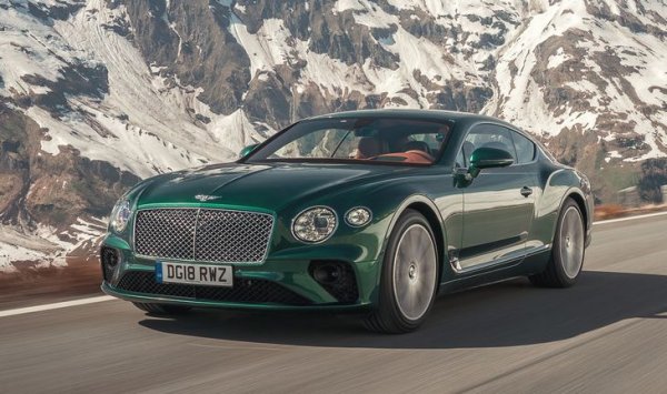 Този великолепен Continental GT може да ви вози с над 330 км/ч, стига да разполагате с 205 750 евро. И ако външният вид не ви убеждава, тъй като автомобилът не изглежда толкова спортно колкото предшественика му, може спокойно да се доверите на W12 двигателя под капака. С него със сигурност ще се отличавате от тълпата.
