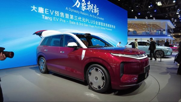 BYD Great Tang - най-големият SUV на марката досега. Също кандидат и за европейския пазар