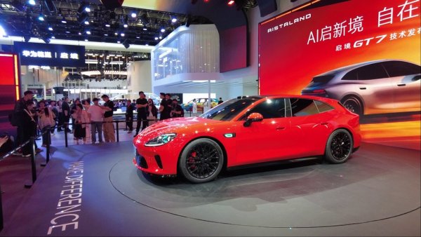 Aistaland - нова марка на Huawei и GAC. Приликите с Porsche Panamera са... неслучайни