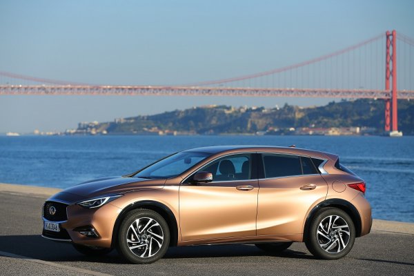 Infiniti Q30