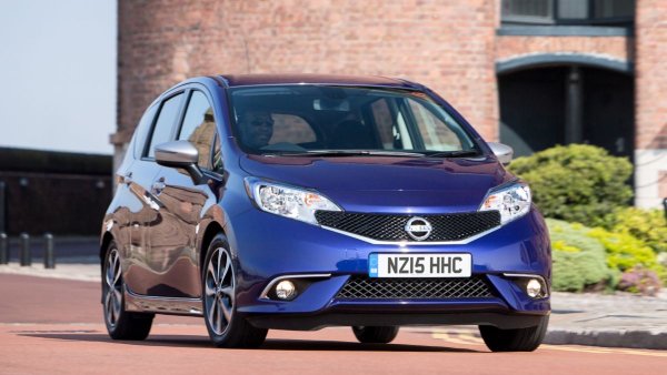 Второто поколение Nissan Note е дори по-малко надеждно от колата, която замени. Общо 45% от респондентите съобщават за проблем, най-често или с електричеството на двигателя (14%), или с ауспуха (17%). Някои коли са имали проблеми с батерията, спирачките, двигателя, сателитната навигация/информационно-развлекателната система и окачването.