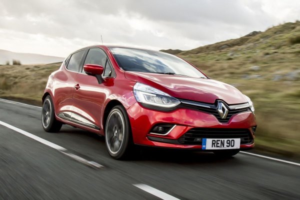Близо две трети от собствениците на проблемни четвърто поколение Renault Clio са останали без колите си повече от седмица, докато течат ремонти. Най-разпространените проблеми са били с климатика и спирачките, но са докладвани и неизправности с двигателя, електричеството, ауспуха, горивната система и окачването. Все пак не всички новини са лоши: само 22% от собствениците са съобщили за някакви неизправности през последните 24 месеца.