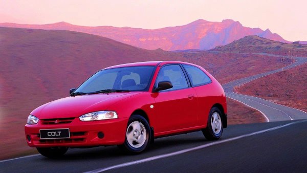 Основният проблем са слабите синхронизатори. С течение на времето втора и трета предавка започват да се включват трудно, а задната може дори да изисква няколко опита. Лагерите на първичния вал също се повреждат. Техният вой "на студено" често се бърка с особеност на работата им, докато звукът не се превърне в ужасно бръмчене на всяка скорост. Към това може да се добави вечното "потене" на уплътненията и необходимостта от редовна смяна на маслото.

Има обаче и добри новини - с навременно поддържане, F5M4 може да издържи над 200 000 км. Основното нещо е да не се пренебрегват първите симптоми и да се използва оригинално масло. Както и да се забрави за резки потегляния с превъртане на колелата.
