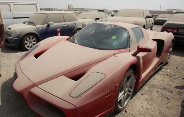 Най-скъпата и известна изоставена кола е Ferrari Enzo - в Дубай. През 2011 година моделът е захвърлен от фалирал собственик и колата е покрита с прах и пясък в продължение на месеци. По-късно полицията го конфискува. Произведени са само 399 от тези купета, които сега струват 3-4 милиона долара. Суперавтомобилът с V12 двигател развива мощност от 660 к.с. и вдига 350 км/ч.

