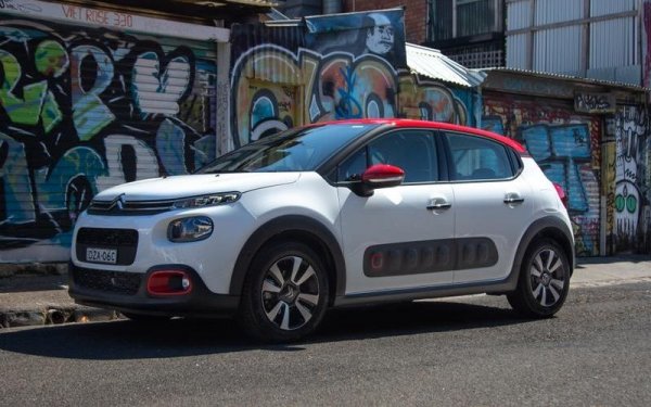 Слаб месец септември за марката, с едва 49 регистрации, което вероятно се обяснява и с очакването на фейслифта на бестселъра С3. Малкият градски автомобил се е продал в 454 бройки. Втори е Berlingo със 115. От 716-те регистрирани ситроена 166 са били впоследствие дерегистрирани за износ. 
