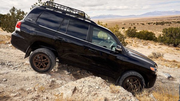 За някои присъствието на този SUV в класацията може и да е изненадващо, но Land Cruiser е автомобил от висок клас, така че интересът към него продължава да е на високо ниво.
