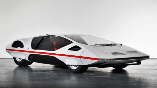 Ако искате Ferrari, по-добре да се изфукате пред колегите и колежките с нещо непознато. Проблемът е, че няма как да си го купите. Проектиран от Pininfarina, този прототип от 70-те едва достига 93,5 см височина. Двигателят пък е V12 двигател с мощност 550 к.с.