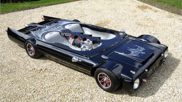 Птица? Самолет? Batmobile, произведен в Китай? Не, според Книгата на световните рекорди на Гинес, през 2008 г. това се превърна в най-ниската кола в света, малко над 48 сантиметра. И най-хубавото е, че крие истински реактор отзад.

