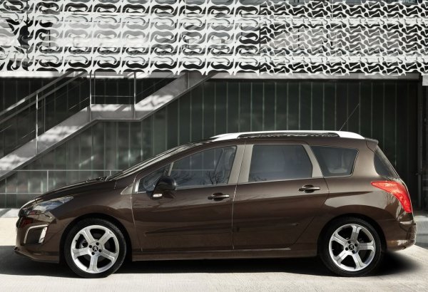 Може би най-добрия избор е 2.0 HDi 150 к.с. Той е надежден, динамичен и доста икономичен, което го прави най-подходящият двигател за семейни пътувания. Нивото на оборудване Style, появило се в началото на 2012, вече позволява да му се насладите много комфортно и избягва проблемите с надеждността на по-старите модели.
&nbsp;&nbsp;