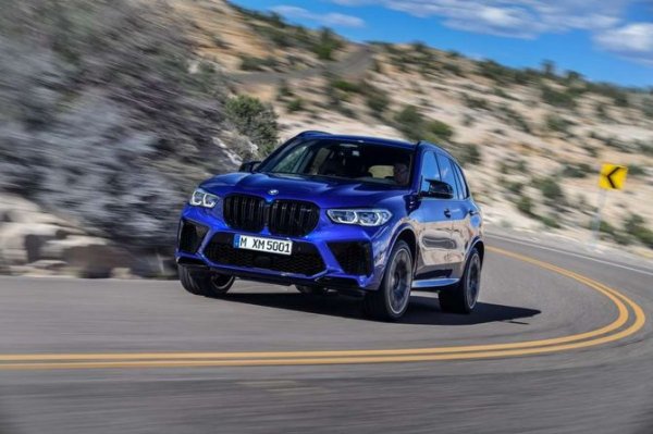 Чисто новите BMW X5M и X6M, които бяха представени съвсем наскоро, могат да се похвалят с мощност от 617 коня, която развива техният 4.4-литров туин-турбо V8. И двата кросоувъра достигат 100 км/ч 3,7 сек, а максималната им скорост е ограничена до 250 км/ч. Ако обаче премахнете електронния ограничител, може спокойно да разчитате на 286 км/ч, като при Cayenne Turbo S.