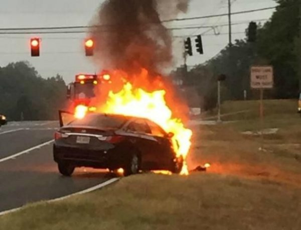 Като цяло производителите не са склонни да предлагат пълно гаранция за целия срок на служба на транспортните средства, но някои от тях поемат отговорността за отделни агрегати. Ярък пример за това са компаниите KIA и Hyundai, които имах сериозни проблеми с 2,0- и 2,4-литровите мотори от серия Theta II. Тези двигатели имаха свойството да се самовъзпламеняват, заради което корейците ремонтираха в сервизите си около 5 млн. коли.