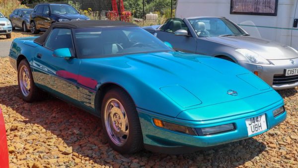 През 1992 година Chevrolet пусна преработен и изцяло актуализиран модел, който се оказа един от най-добрите спортни автомобили, които може да се купят по това време. С двигател LT1 V8, развиващ 300 к.с. и великолепно управление, C4 Corvette бързо изпъква пред конкурентите си от този период.

Дори сега C4 е автомобил, който предлага комбинация от ниски разходи и висока надеждност. YourMechanic изчислява, че собственикът му трябва да харчи средно 319 долара годишно, за да поддържа колата във форма.