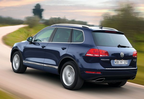 Боята и лакът върху каросерията са от високо качество, което е само плюс за райони със студен и влажен климат. Ако има следи от ръжда, вероятно те са се появили след катастрофа, последвано от некачествен ремонт. Хромът също потъмнява и трябва често да се почиства със съответните препарати.