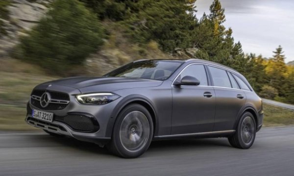 Елегантност и лукс, комфорт и технологии са характерни за Mercedes C-Class 220d, оборудван с мека хибридна дизелова система. Наличен е както във версията седан, така и в по-просторното комби. В допълнение към щедрите размери , както се вижда от дължината от 4751 mm, и двата модела споделят 1993 к.см. двигател под капака ии трансмисията 9G &ndash; Tronic. 

Комбинирани с електрически мотор, те постигат общо 220 к.с. Разходът в смесен цикъл е 4,5 л/100 км (4,7 л/100 км за комбито). Каталожната цена започва от 56 792 евро за седана и от 58 268 евро за комбито.
