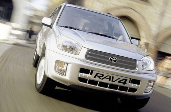 Четиристепенната U140 основно се поставя на предишните поколения на Toyota RAV4, като първоначално е много надеждна, но при колите от 2004 и 2005 г. рязко намалява ресурса на соленоидите на хидроблока (до 150 000 км).
Пет- и шестстепенните автомати U250 и U660 имат типични за повечето кутии Aisin проблем – прегряване на хидроблока и неговата деформация. Той се появява най-често при U660, която се поставя на модели като Camry, но с по-големи двигатели – 3,5 литра. На свой ред U250 върви с 2,4-литровите агрегати на Toyota.
