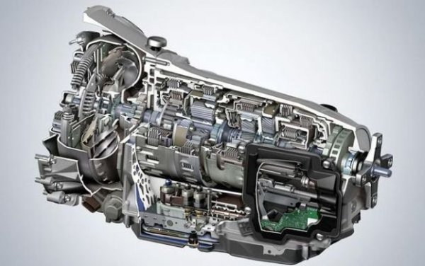 Шестстепенните автомати на ZF от серията 6HP се появяват преди 15 години, като различни модификации се срещат при BMW 3-Series и 5-Series, при предишните поколения на BMW X3 и X5, Audi A4, A6 и A8, както и при Land Rover Discovery 3. И тук при различните модели се появяват и различни „болести” на тези кутии.
При BMW на преден план излиза прегряването на автомата, което е провокирано от по-голямото топлинно натоварване на баварските мотори. При 100 000 км може да блокира в затворено положение термостатът за охлаждане на кутията, което съответно води износване на нейните основни елементи. Стига се и до отказ на хидротрансформатора.
