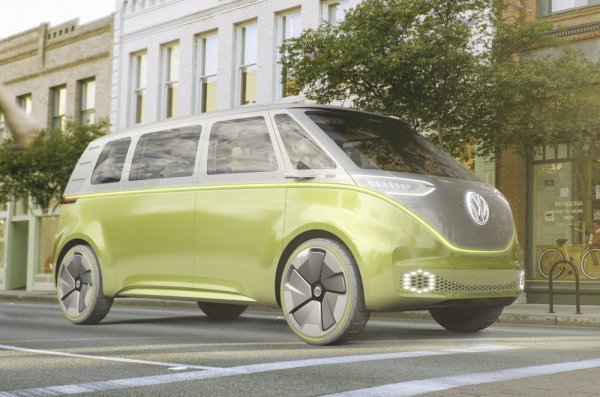 Миниванът ID Buzz е с ретро дизайн, вдъхновен от популярния Volkswagen Microbus от средата на миналия век. Ще предлага до 8 места и багажно пространство както отзад, така и под предния капак. Очаква се на по-късен етап да получи и автономно управление.