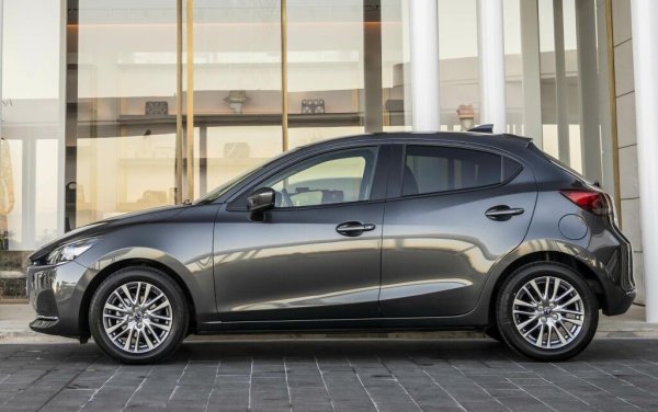 Среден процент проблеми: 5,8%
Среден пробег: 50 000 км
Още една японска машина, която винаги се е класирала високо в ранглистите на TUV. Тук вече говорим за третата й генерация (DJ). Тя претърпя няколко сервизни акции - заради корозия по горивната рейка, а също и заради риск от пожар заради дефектни инвертори. Атмосферните двигатели на Mazda нямат пъргавината на турбомоторите при конкурентите, но нямат и техните проблеми. Най-честите забележки на TUV при инспекциите са към кормилната уредба. 