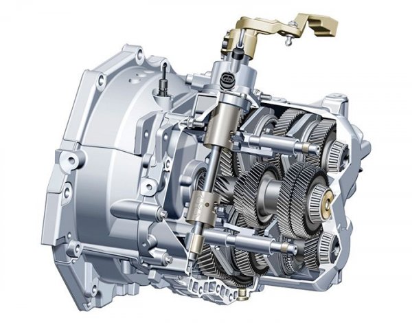 Най-често срещаната трансмисия при бензиновите версии е 6-степенна ръчна с код MR6/F40. Оригинално разработена от Saab в Швеция, тя се ползваше в какво ли не от Saab 9-3 до Alfa Romeo 159 и Brera, и като цяло не създава проблеми. При покупка е добре само да проверите състоянието на маслото. 
Дизеловите версии обаче ползват ръчната трансмисия М32, с прословутите й "шоколадови" лагери, която доста по-често създава проблеми. 
