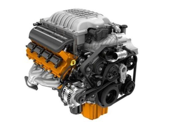 Води се 6.2, но работният обем всъщност е 6166 куб. см. Толкова е шумен, че от Chrysler се принудиха да изкупят допълнителни парцели земя около тестовия полигон, за да построят аудиозащита и да не нарушават нормите за шум на близкото градче. Има толкова въртящ момент, че ако тръгнете с рязка газ, колелата ще превъртат чак до 150 км/ч.
