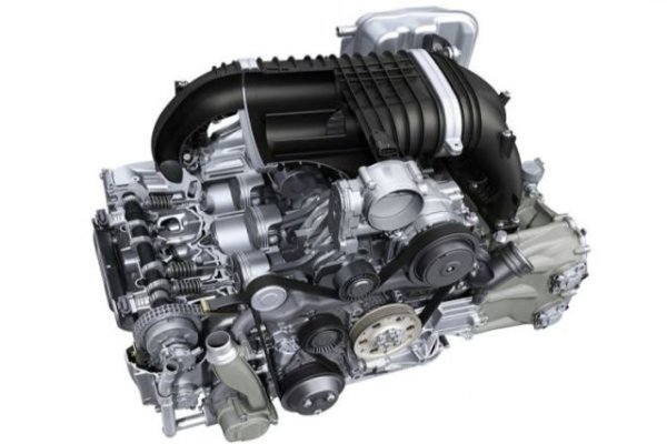 Най-големият двигател, монтиран някога в серийно 911, и вероятно последният от атмосферните титани, преди турбо модата да завладее всичко. Звукът му при 8500 оборота е едно от най-хубавите неща, които можете да чуете.
