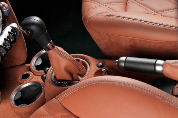 Mini Cooper The Italian Job - доработка на Mini Cooper S от българското студио Vilner