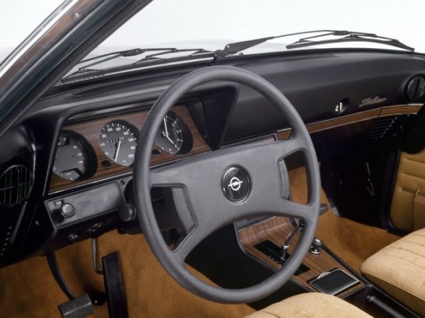 Както често се случваше в автомобилната индустрия на миналия век обаче, трудно беше да се намери компромис между меката возия и еластичната управляемост. Резултатът бе доста посредствени технически характеристики. Въпреки това интересът към модела днес се увеличава и не е лесно да се намери добро копие. Цената варира от 6300 до 9600 евро.