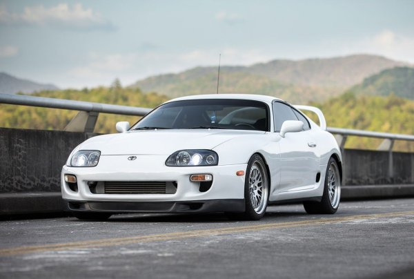 Този модел получи редови 6-цилиндров битурбо двигател с работен обем 3,0 литра, известен като 2JZ. Моторът осигурява 320 к.с. и въртящ момент от 316 Нм, но от него лесно може да бъдат измъкнати дори 500 к.с. Желаещите да се сдобият с такъв автомобил, трябва да бъдат готови да платят поне 54 000 долара, като не е сигурно, че ще им стигнат.