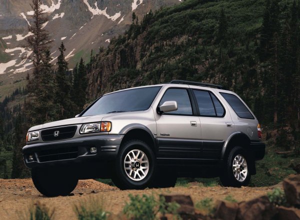 Моделът от първото поколение (1993-1996 г.) е бил оборудван с 2,6-литров 4-цилиндров мотор с мощност 122 к.с. и по-подходящия за Америка 3,2-литров V6 с мощност между 177 и 193 к.с. Втората генерация на всъдехода се лиши от по-малкия агрегат и беше произвеждана до 2002 г. Третият Passport се появи шестнадесет години по-късно и беше просто умалена версия на големия Pilot.

Rodeo не е единственото Isuzu, което е удостоено с емблемата на Honda. От 1996 до 1999 г. компанията се възползва от всъдехода Trooper, който също объркваше купувачите с голямо разнообразие от имена. Компанията го популяризира на северноамериканския пазар като Acura SLX и това е може би най-високото възможно позициониране на този модел.