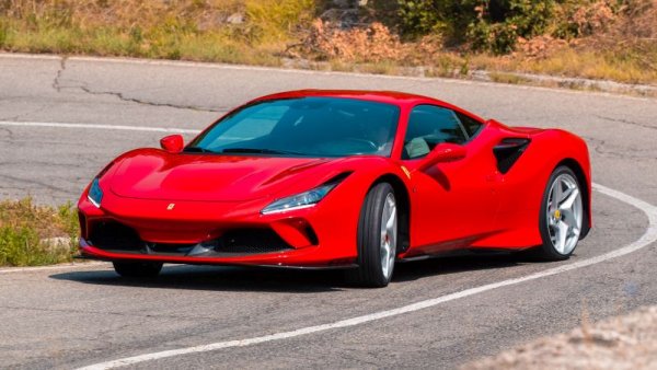 Наследникът на Ferrari 488 беше истинска пазарна сензация през 2021. Но оттогава продажбите намаляват, а за първите четири месеца на тази година имат 55% спад. Цената стартира някъде около 275,000 евро. 
