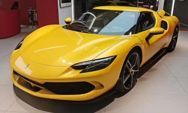 "Първото Ferrari с шест цилиндъра", както го рекламират самите италианци (пренебрегвайки някогашното Dino), се представя фантастично в едва втората си година на пазара - ръст от цели 1035% спрямо 2022. Стартовата цена за плъг-ин хибрида с 663 конски сили започва някъде от 300,000 евро. 
