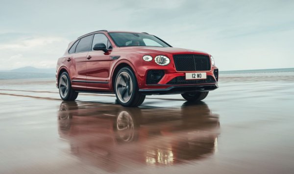 Поредният SUV, който измести класическите седани и купета. Все пак след трите години на постоянен растеж, през 2023 интересът към Bentayga намалява с 16%. 
Цените тук тръгват от 160,000 евро, но с лекота могат да надхвърлят и 260,000. 
